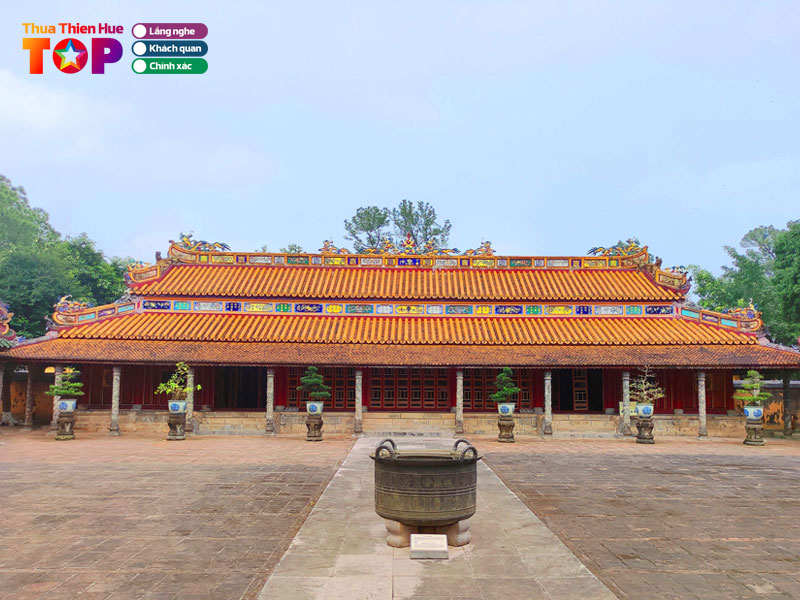 kham-pha-quan-the-lang-dong-khanh-kien-truc-co-kim-hoa-hop-huetoplist