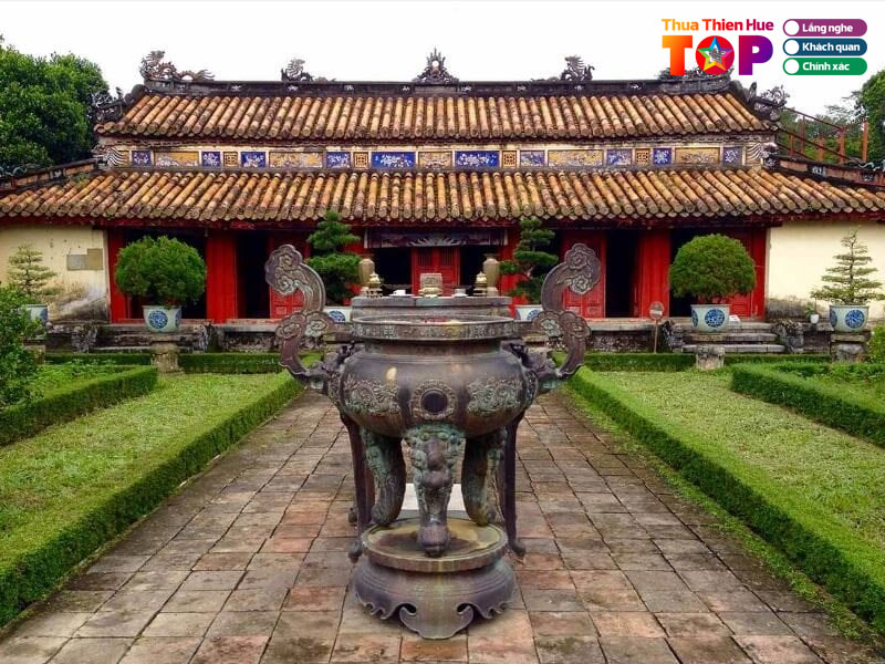 nhung-trai-nghiem-thu-vi-tai-lang-gia-long-tai-hue-nhat-dinh-phai-thu-huetoplist