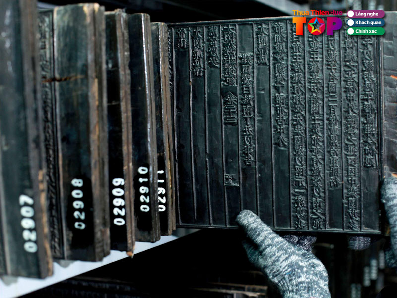 moc-ban-trieu-nguyen-huetoplist