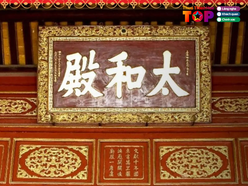 tho-van-tren-kien-truc-cung-dinh-hue-huetoplist